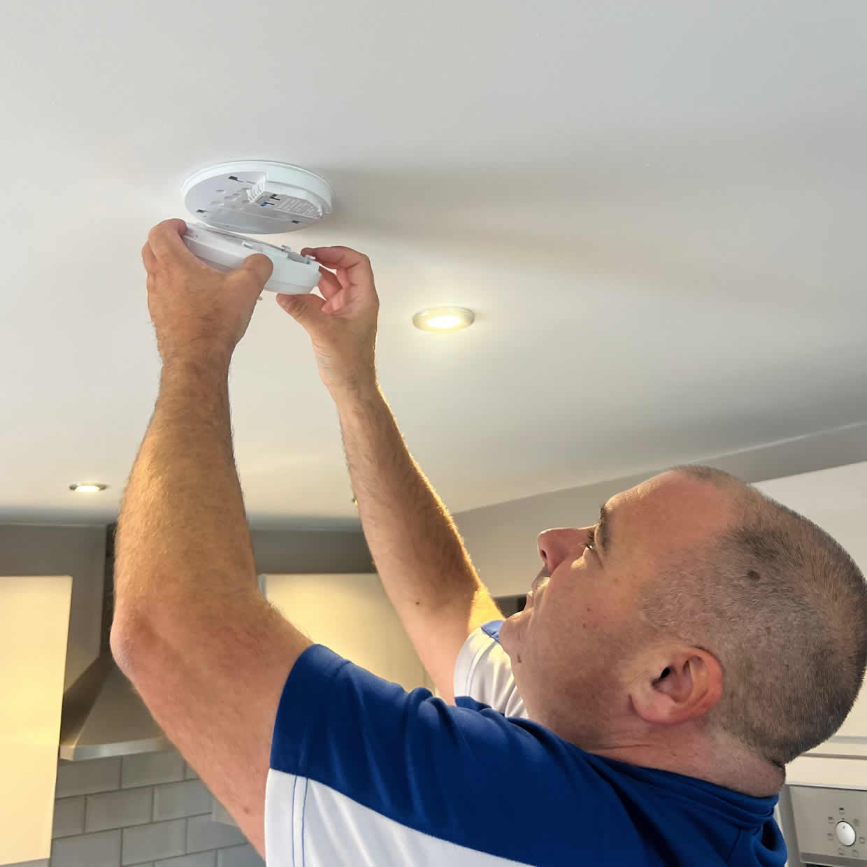 Local smoke alarm installer covering Beverley